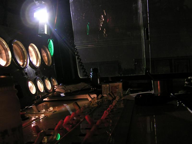 P6010289_filtered.jpg - Wnętrze kabiny lokomotywy serii SM31
